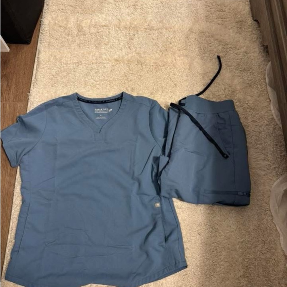 Fabletics Scrub Set - image 1